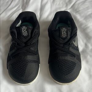 Nike Kids Black and Gray Sneakers